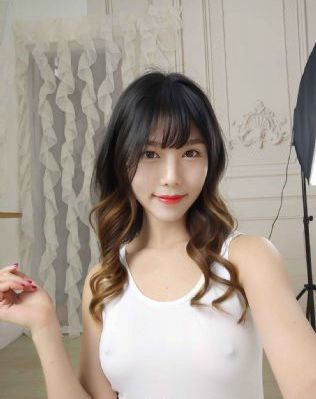 天降女子从二楼掉下来