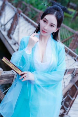 她美丽