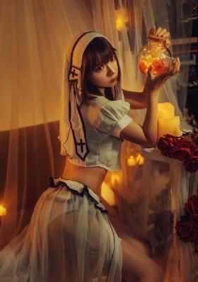 女人脱了内裤趴开腿让男躁动态图