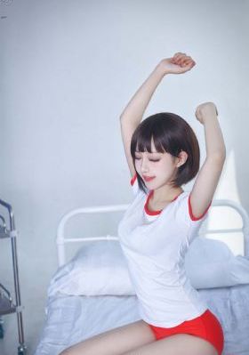 路边摊李采潭