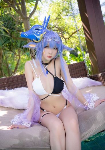 我揉着老师的白嫩大乳视频
